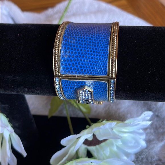 Elegant Blue and Silver Bracelet - Picture 3 of 8